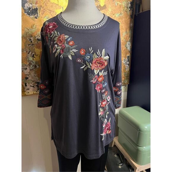 Gorgeous Gray Embroidered 3/4 Sleeve Tunic From Paparazzi Size L - Picture 2 of 8